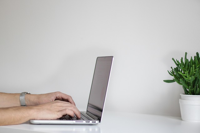 ** Analiza psychologicznych i społecznych aspektów wolontariatu senioralnego online: jak budować poczucie wspólnoty i unikać wykluczenia cyfrowego? - 15 2025